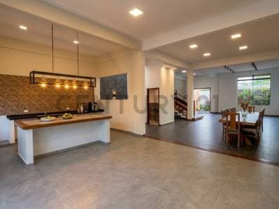 Foto de Casa en venta 3 Habitaciones en suite Zona Sur Doble via la guardia 8vo anillo