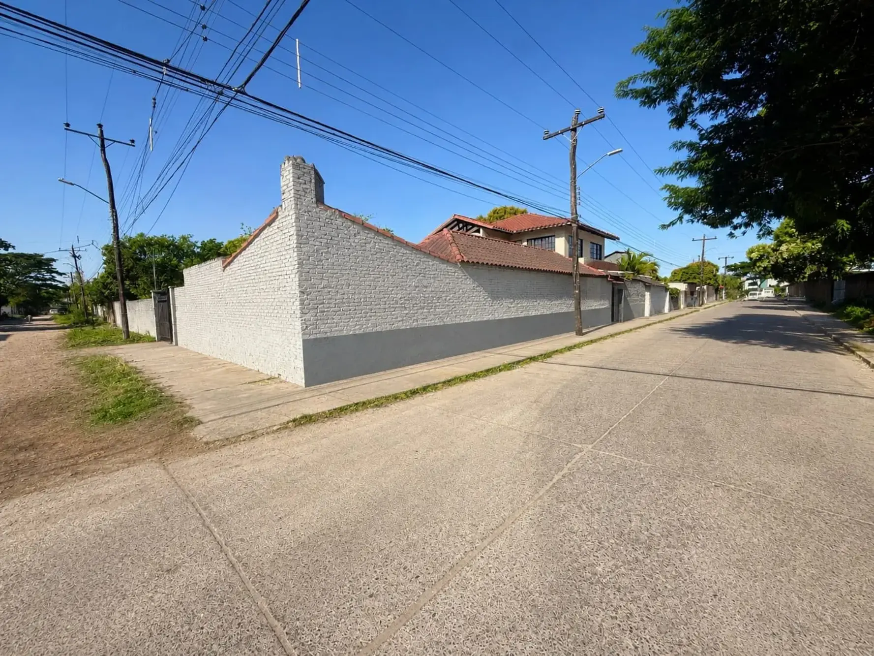 Foto de CASA EN ESQUINA EN ANTICRETICO CON ALTO POTENCIAL - 6TO ANILLO DOBLE VIA LA GUARDIA