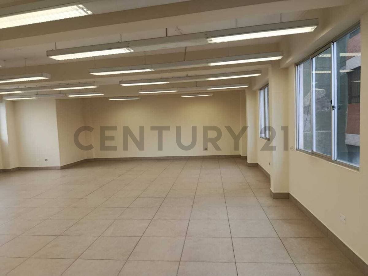 Foto de OFICINA EN ALQUILER | EDIFICIO DANTE – Ubicada sobre la Av. Mariscal Santa Cruz