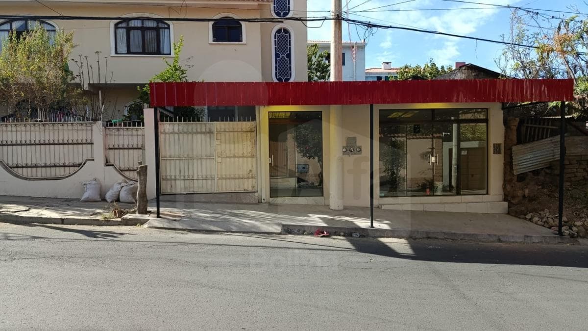 Foto de EN ANTICRETICO local comercial EN ZONA TURISTICA.