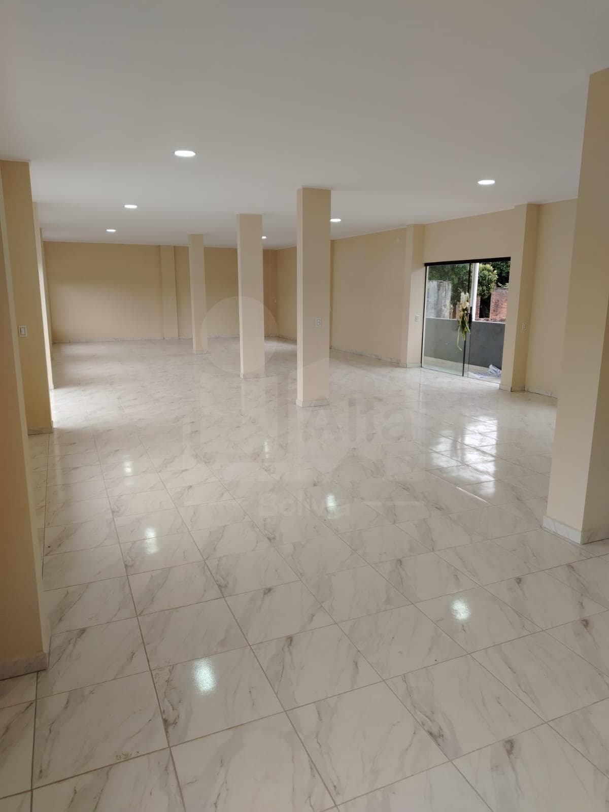 Foto de Local Comercial, en Oeste, Santa Cruz