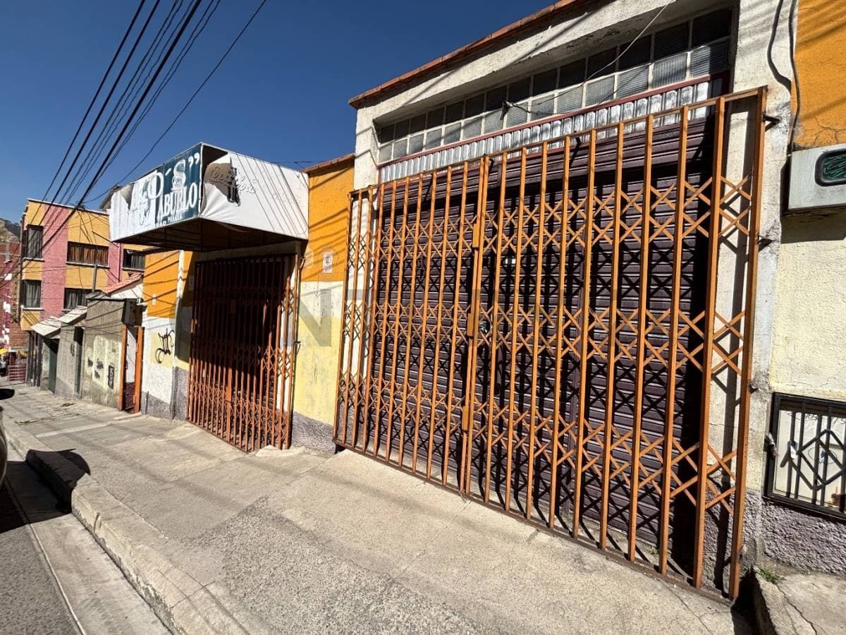 Foto de Casa con Potencial Comercial a una Cuadra y Media de la Terminal Minasa