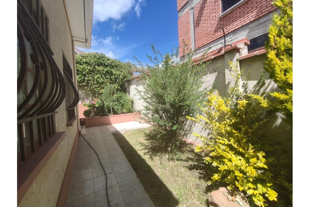 Foto de ACOGEDORA CASA AMOBLADA EN ALQUILER- LOS ROSALES ACHUMANI