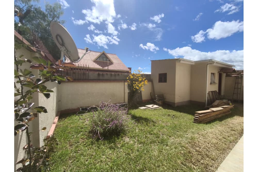 Foto de ACOGEDORA CASA AMOBLADA EN ALQUILER- LOS ROSALES ACHUMANI
