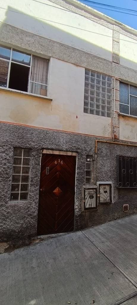 Foto de CASA COMERCIAL EN VENTA CON SALÓN DE EVENTOS – ZONA VINO TINTO