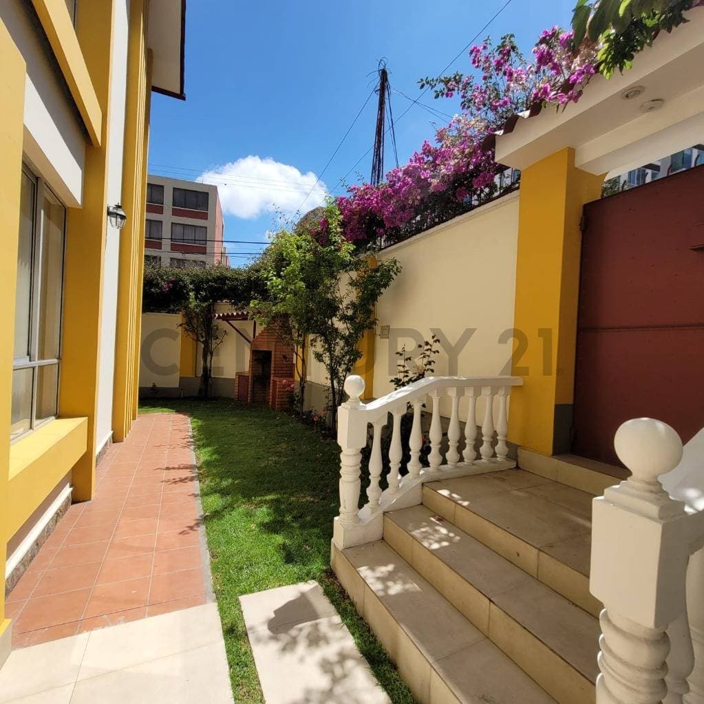 Foto de HERMOSA Y AMPLIA CASA EN ALQUILER PARA OFICINAS EN CALACOTO