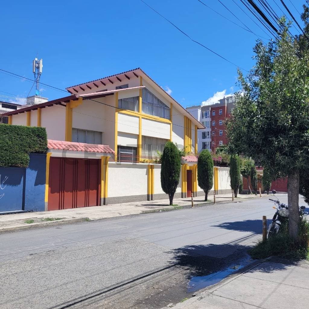Foto de HERMOSA Y AMPLIA CASA EN ALQUILER PARA OFICINAS EN CALACOTO