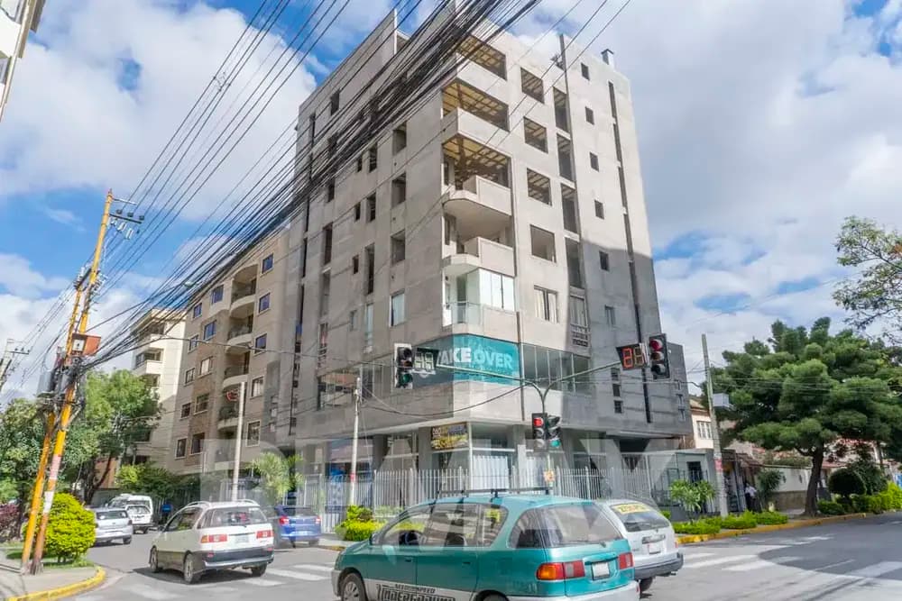 Foto de AMPLIO LOCAL COMERCIAL EN ALQUILER ZONA CENTRAL