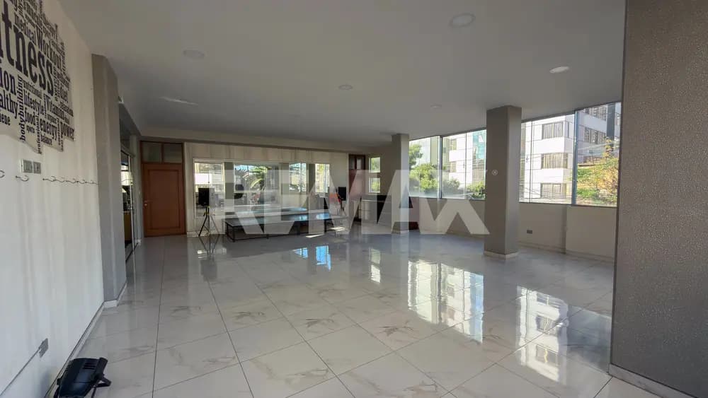 Foto de AMPLIO LOCAL COMERCIAL EN ALQUILER ZONA CENTRAL
