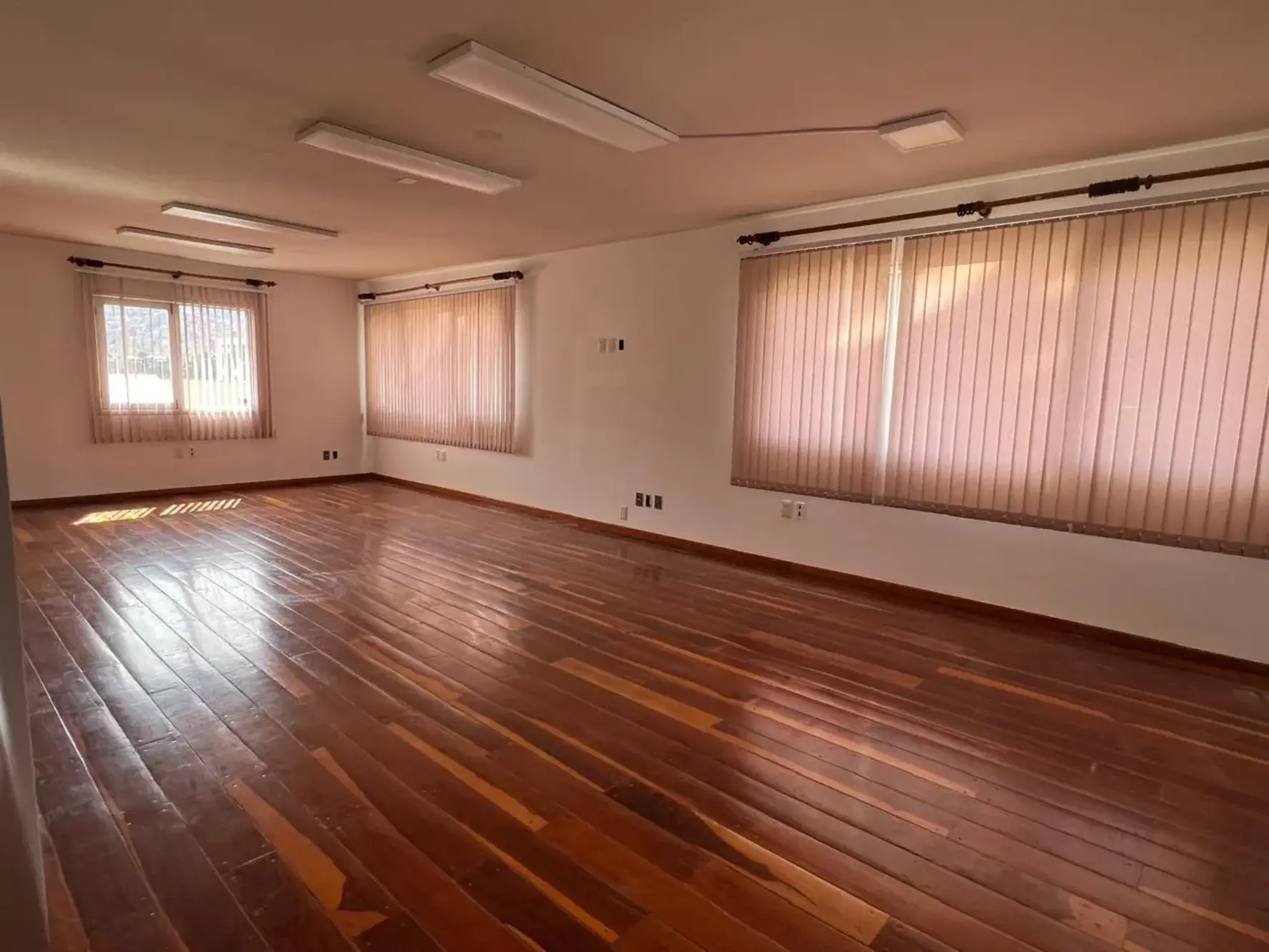 Foto de CASA PARA OFICINAS EN ALQUILER