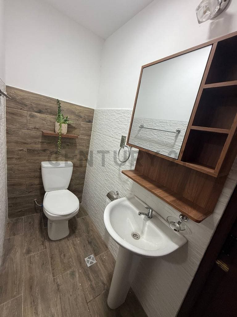 Foto de Oficina independiente a estrenar + baño privado en alquiler – zona San Matías
