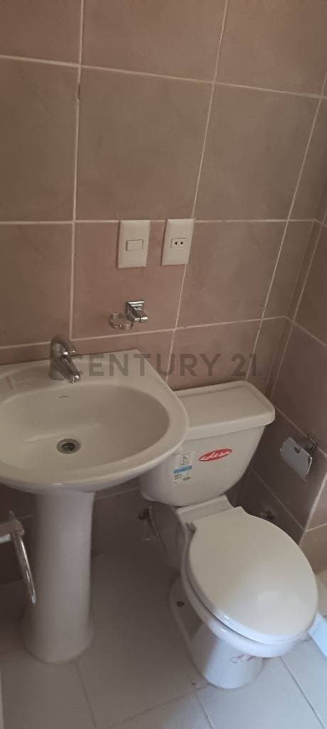 Foto de DEPARTAMENTO EN VENTA EN LAS LOMAS DE ACHUMANI EDIFICIO AMANECER
