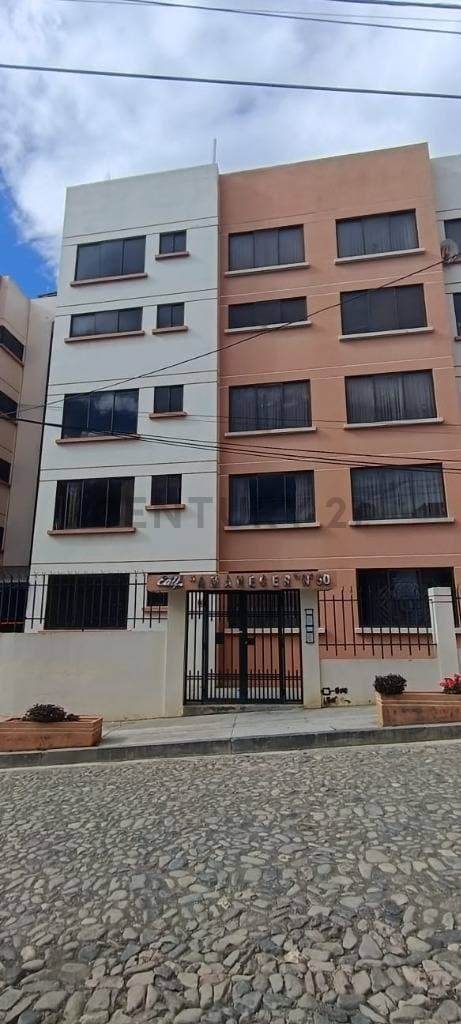Foto de DEPARTAMENTO EN VENTA EN LAS LOMAS DE ACHUMANI EDIFICIO AMANECER