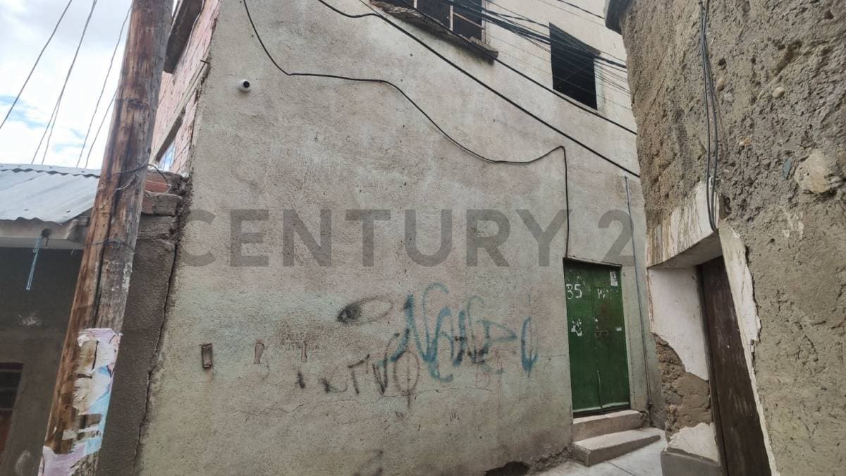 Foto de CASA COMO TERRENO EN ZONA ESTRATÉGICA Y TRANQUILA