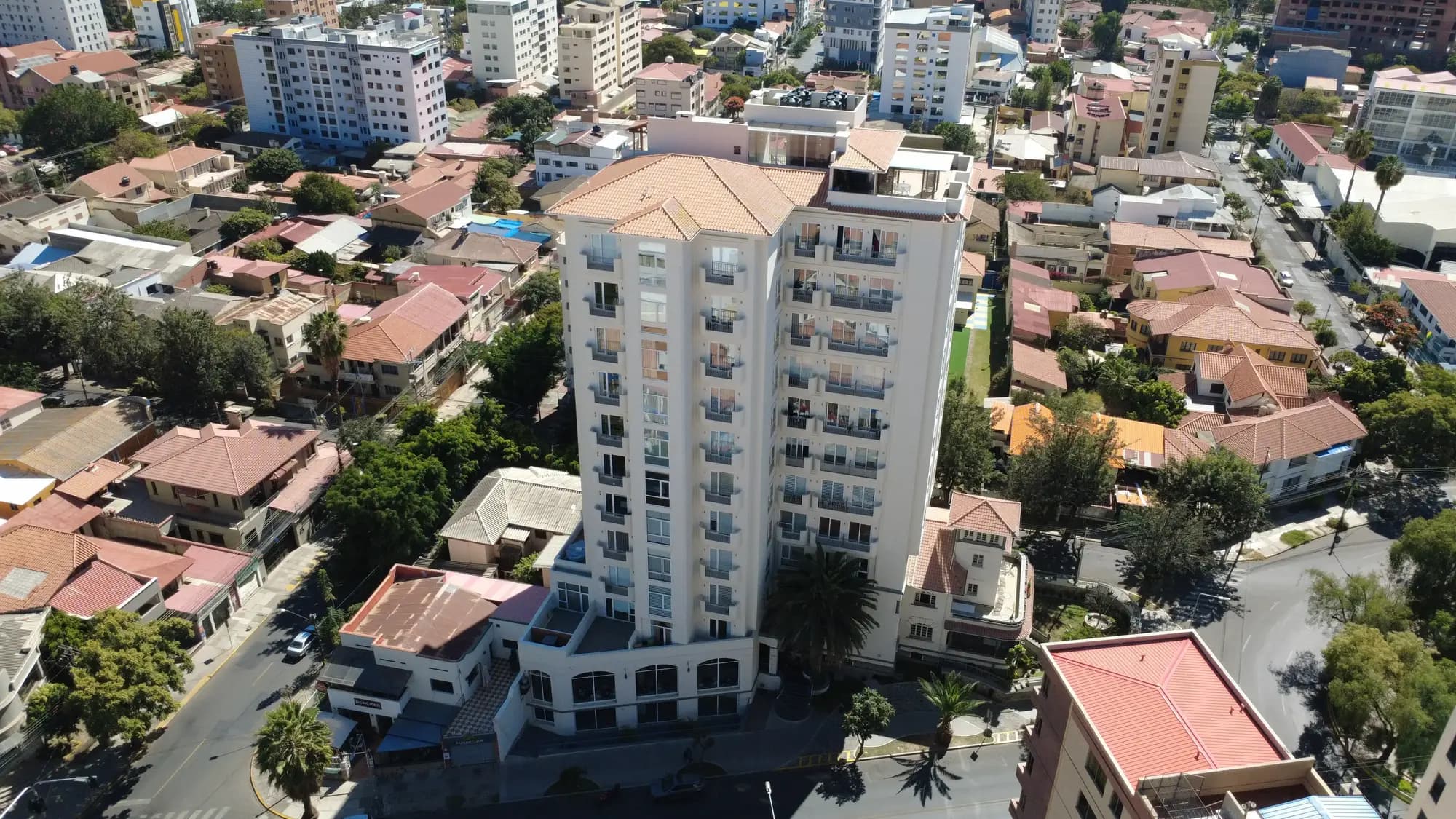 Foto de Departamento de 3 dormitorios en alquiler en pleno Centro de Cochabamba