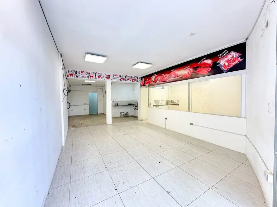 Foto de Local en esquina sobre avenida 7mo anillo av Pedro Velez