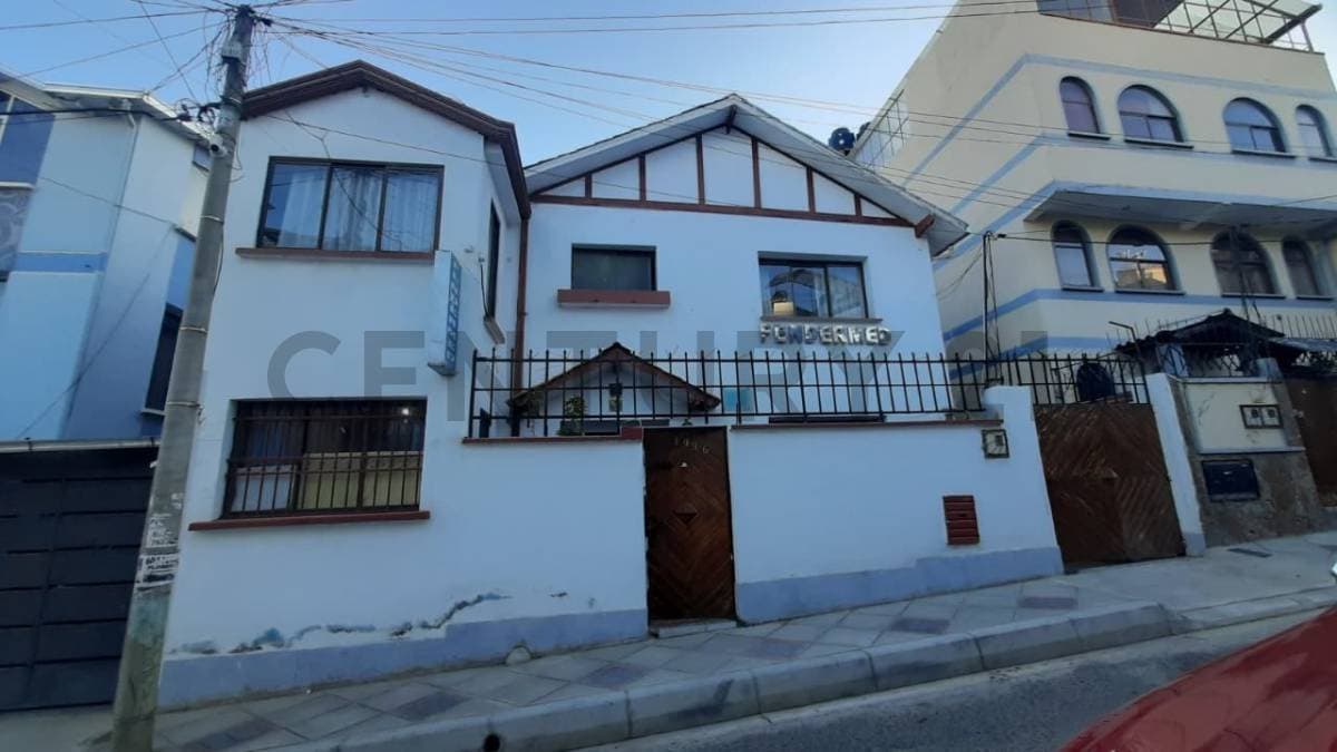 Foto de CASA EN VENTA – MIRAFLORES
