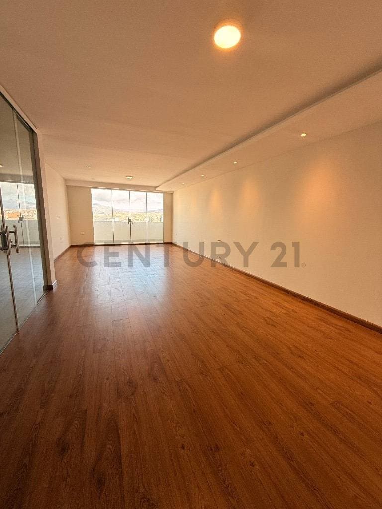 Foto de EXCLUSIVO DEPARTAMENTO EN ALQUILER - EDIFICIO PUNTA DEL ESTE