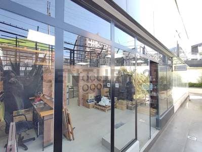 Foto de Alquila este local comercial en la 25 de Calacoto, al lado del mercado Los Pinos