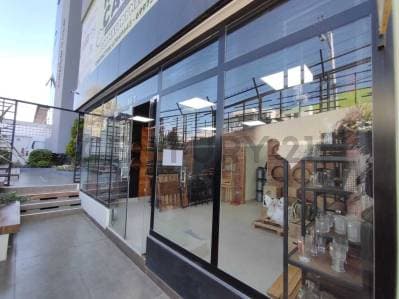 Foto de Alquila este local comercial en la 25 de Calacoto, al lado del mercado Los Pinos