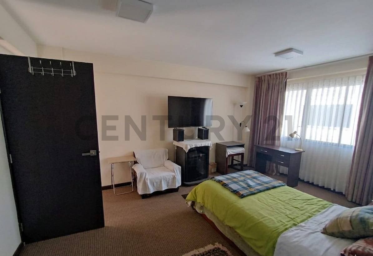 Foto de Amplio Departamento de 3 Dormitorios en Condominio, Zona Achumani