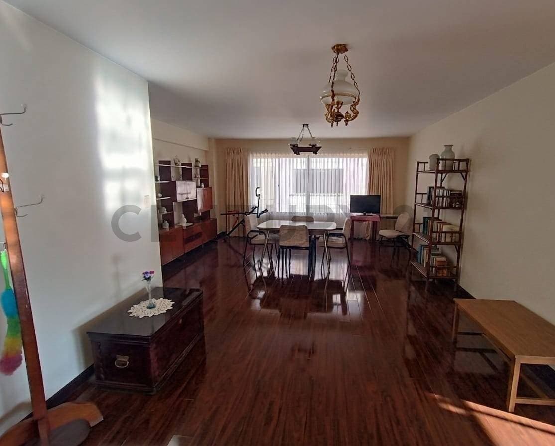Foto de Amplio Departamento de 3 Dormitorios en Condominio, Zona Achumani