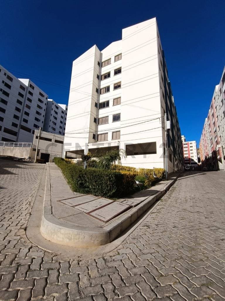 Foto de Amplio Departamento de 3 Dormitorios en Condominio, Zona Achumani