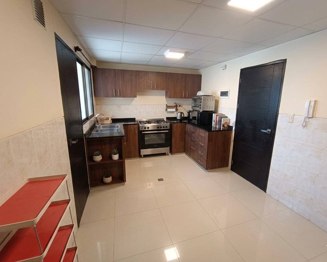 Foto de Amplio Departamento de 3 Dormitorios en Condominio, Zona Achumani