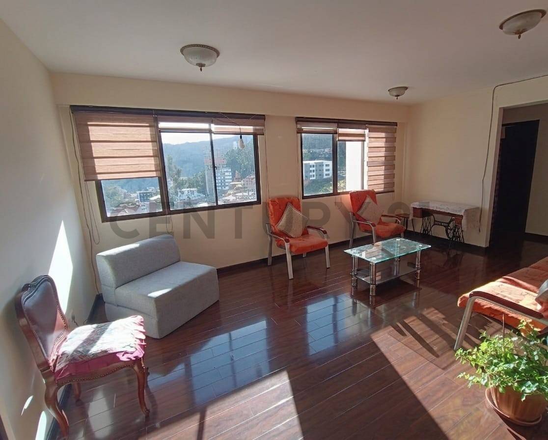 Foto de Amplio Departamento de 3 Dormitorios en Condominio, Zona Achumani