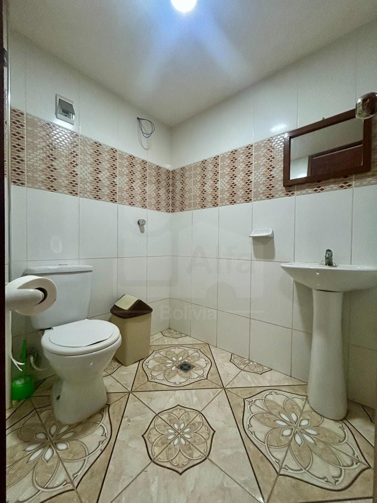Foto de AMPLIO ESPACIO COMERCIAL EN ANTICRETICO-ZONA TÚNEL DEL ABRA KM 5