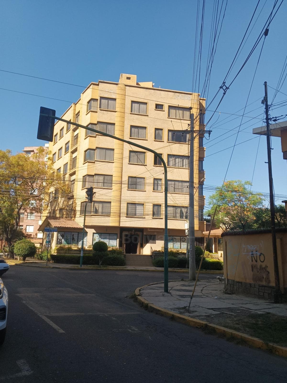 Foto de DEPARTAMENTO + PARQUEO EN VENTA – EDIFICIO JADE II