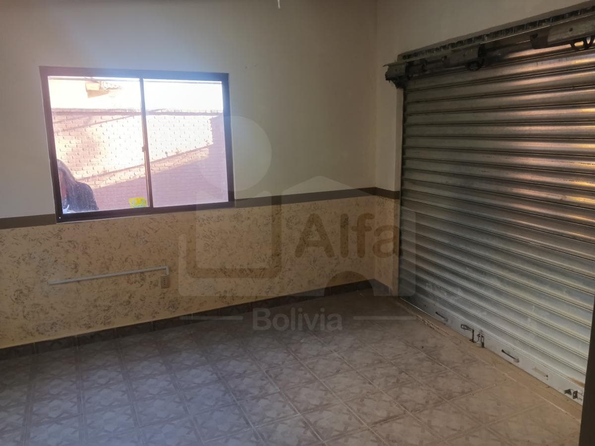 Foto de PLANTA BAJA EN ANTICRÉTICO – CASA INDEPENDIENTE CON 2 TIENDAS