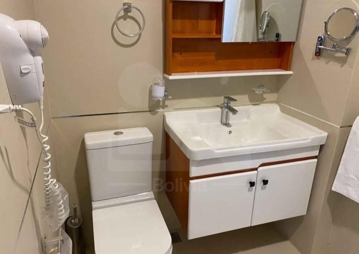 Foto de DEPARTAMENTO DE LUJO AMOBLADO DE 3 HAB. EN ANTICRÉTICO – ZONA NORTE