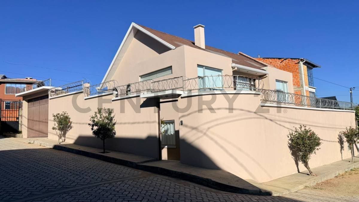 Foto de Casa en Venta en Achumani – Urbanización Privada, Calle 29