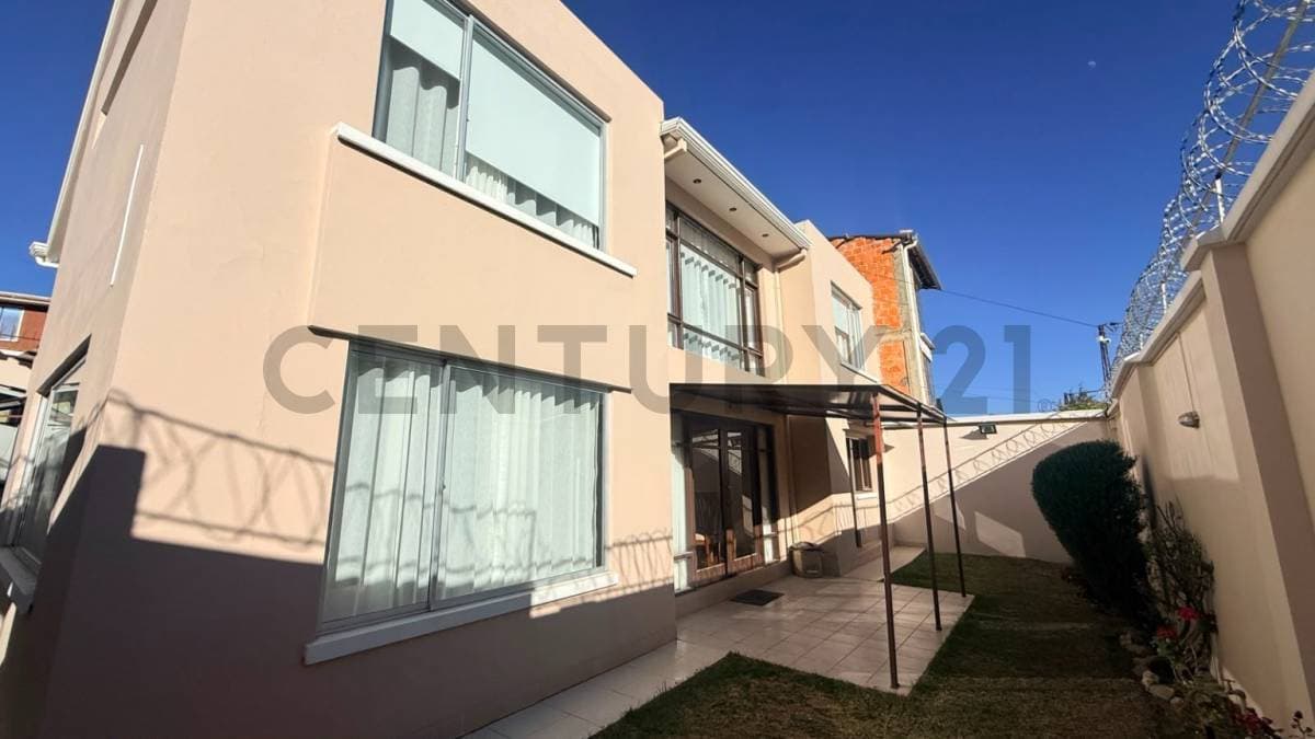 Foto de Casa en Venta en Achumani – Urbanización Privada, Calle 29