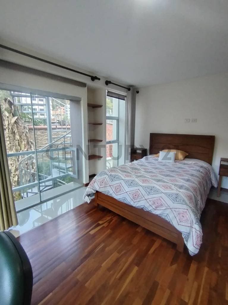 Foto de En alquiler departamento duplex con balcon en Achumani