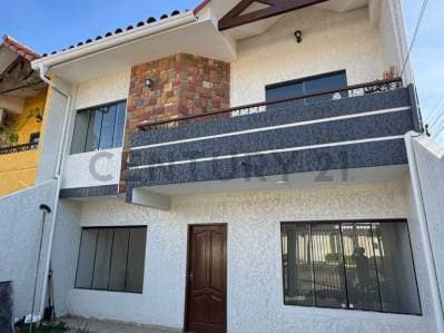 Foto de CASA EN VENTA-ZONA ALEMANA ENTRE 3ER Y 4TO ANILLO