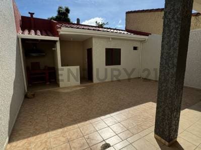 Foto de CASA EN VENTA-ZONA ALEMANA ENTRE 3ER Y 4TO ANILLO