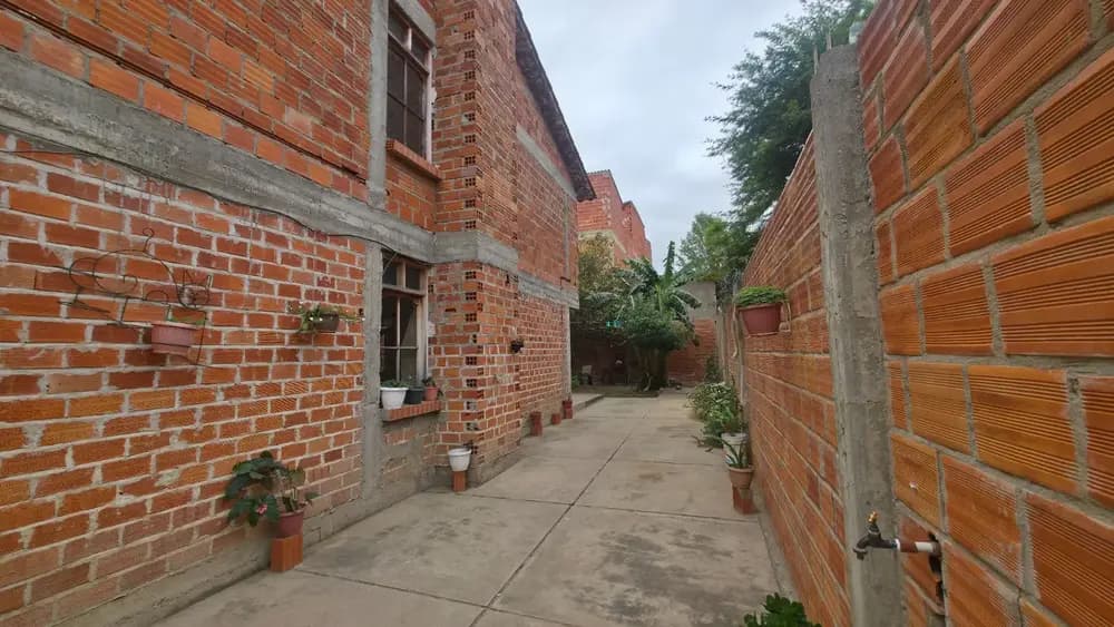 Foto de Casa en Venta – Barrio Moto Méndez | Frente a la Plaza Roberto Cassap, Tarija