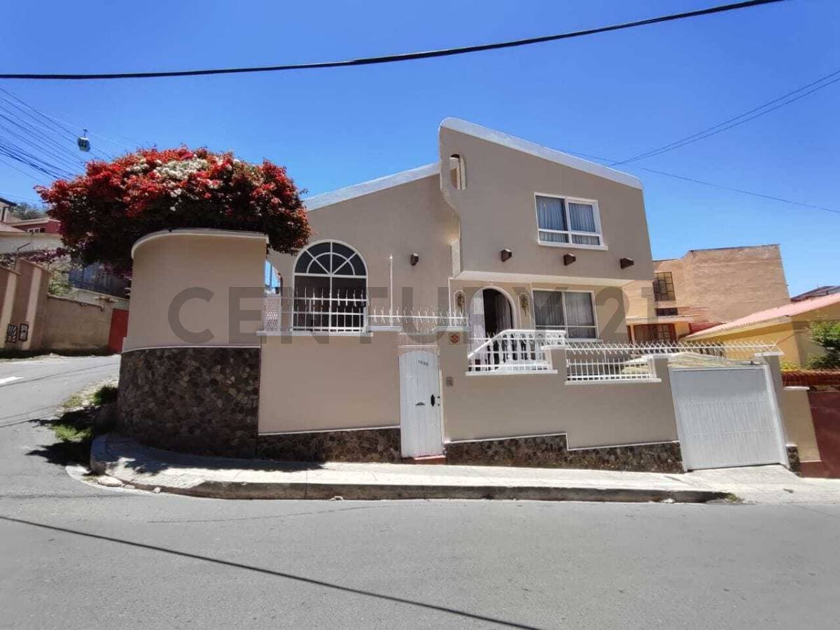 Foto de Casa en alquiler en Obrajes,calle 13 a 2 cuadras de la Av. 14 de Septiembre