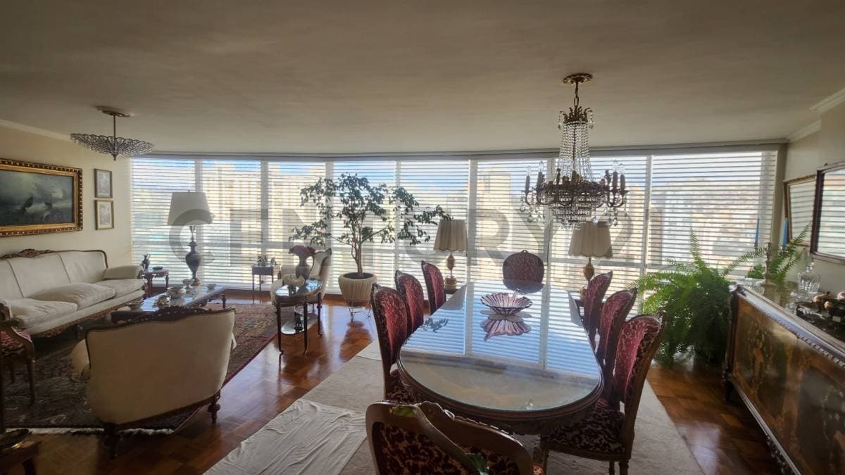 Foto de DEPARTAMENTO EN VENTA – PISO ALTO CON VISTA A LA PLAZA ISABEL LA CATÓLICA