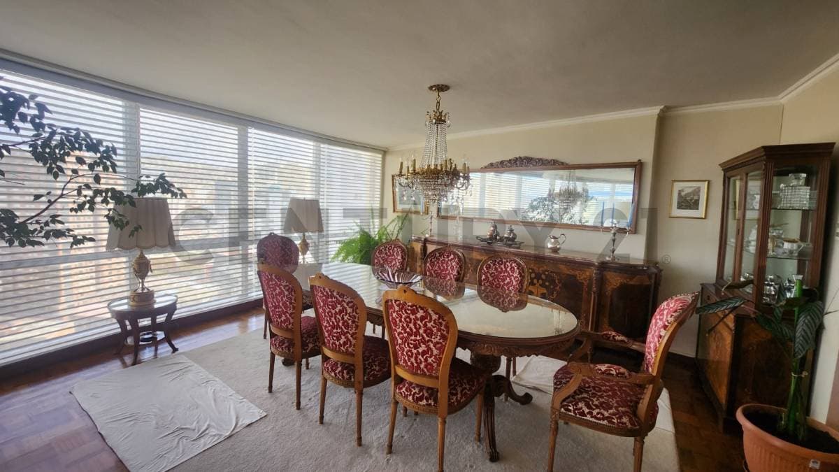 Foto de DEPARTAMENTO EN VENTA – PISO ALTO CON VISTA A LA PLAZA ISABEL LA CATÓLICA