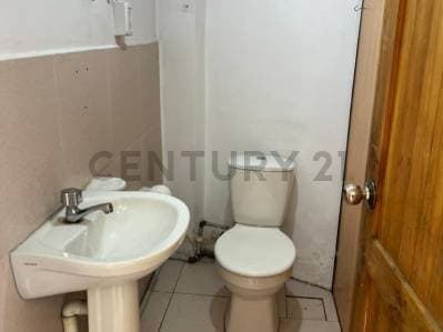 Foto de Amplio Local Comercial en Zona Estratégica de Los Pinos | Alto Flujo Comercial