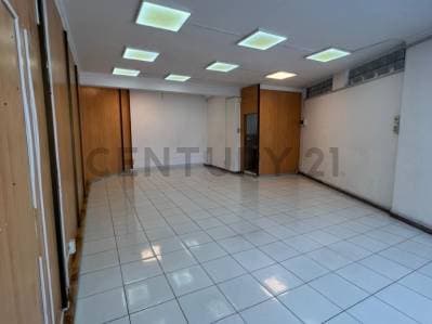 Foto de Amplio Local Comercial en Zona Estratégica de Los Pinos | Alto Flujo Comercial