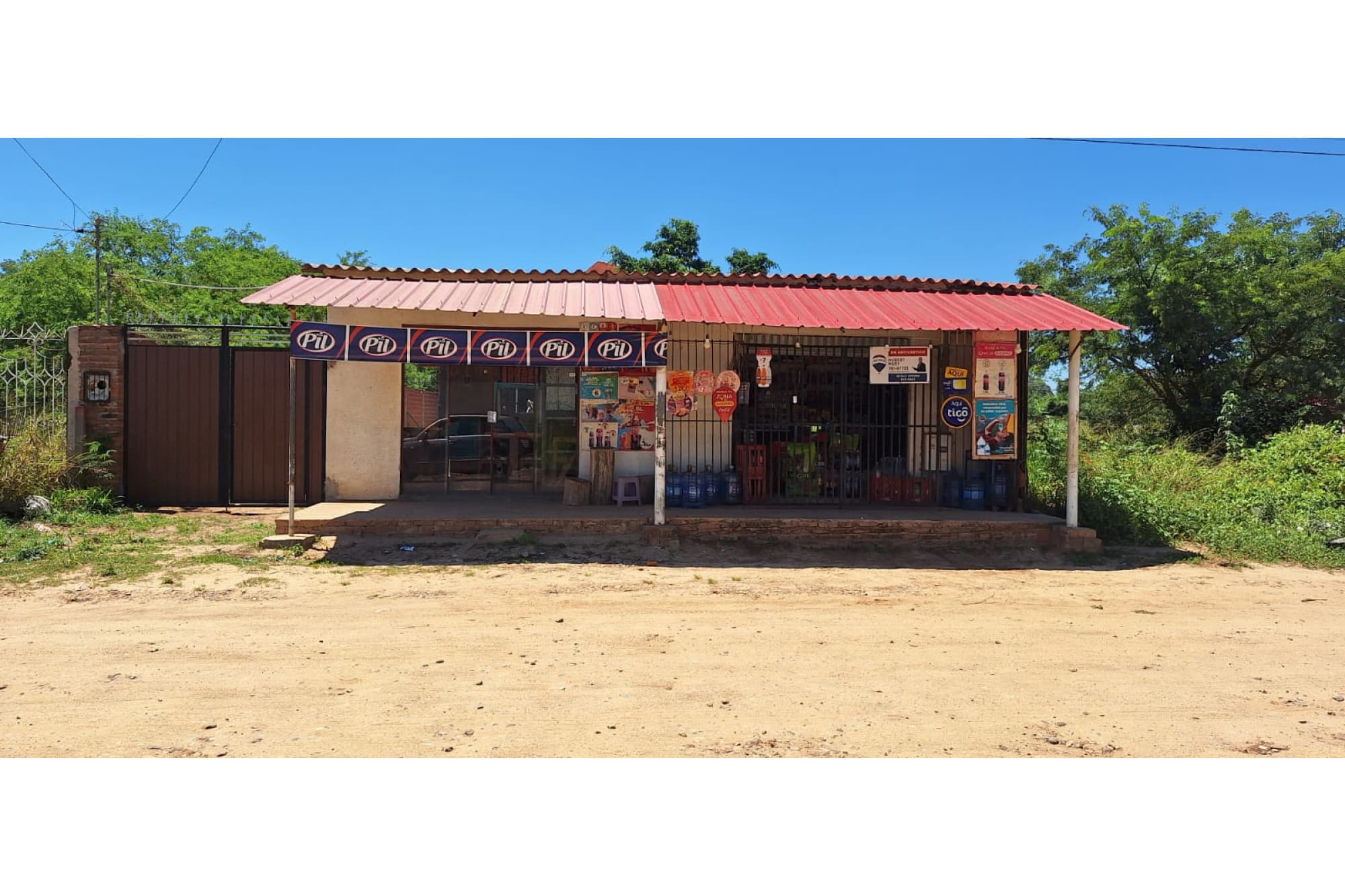 Foto de CASA CON TIENDA COMERCIALES EN ANTICRETICO ZONA NORTE - VALLE SANCHEZ II