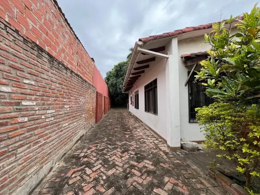 Foto de CASA COMERCIAL EN ALQUILER PARA FÁBRICA DE CERVEZA, RESTOBAR O CAFETERIA