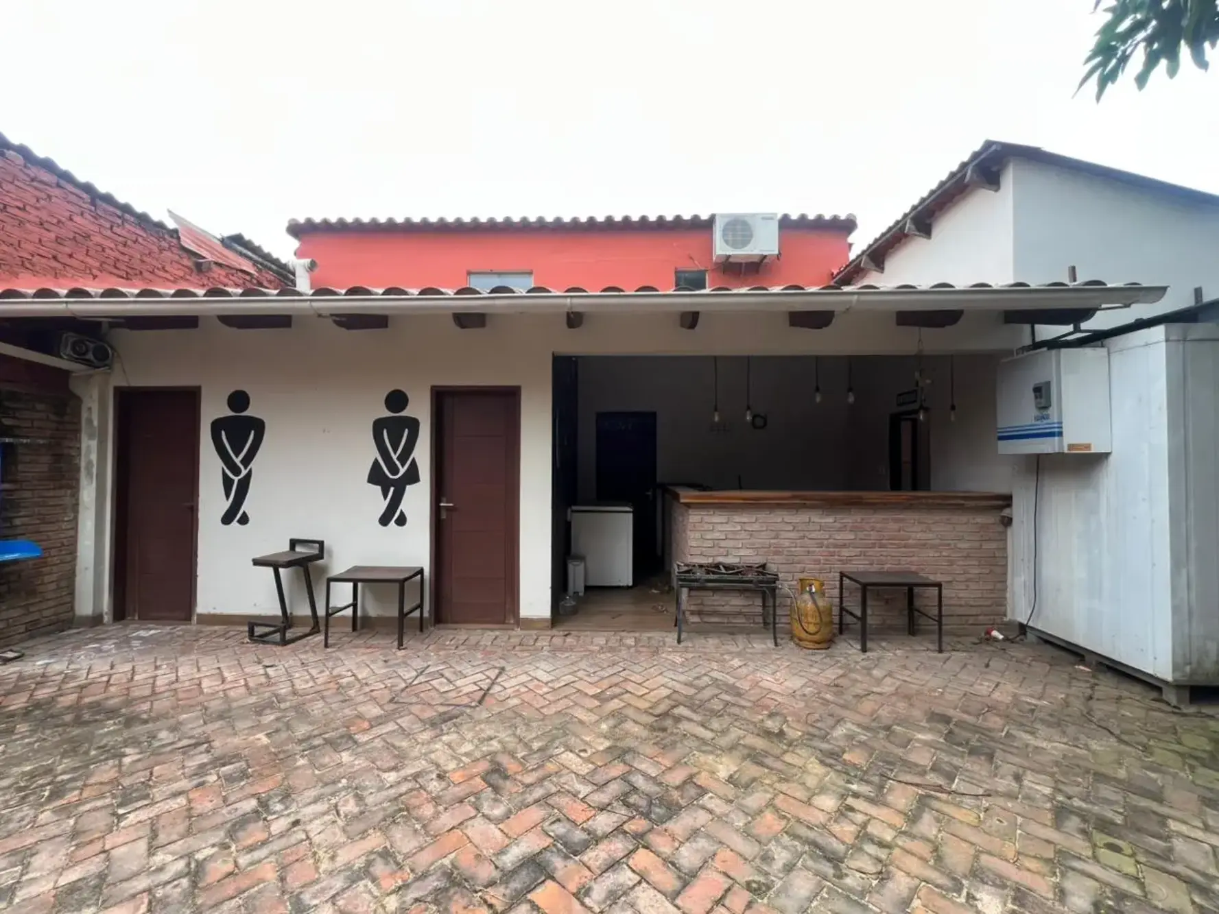 Foto de CASA COMERCIAL EN ALQUILER PARA FÁBRICA DE CERVEZA, RESTOBAR O CAFETERIA