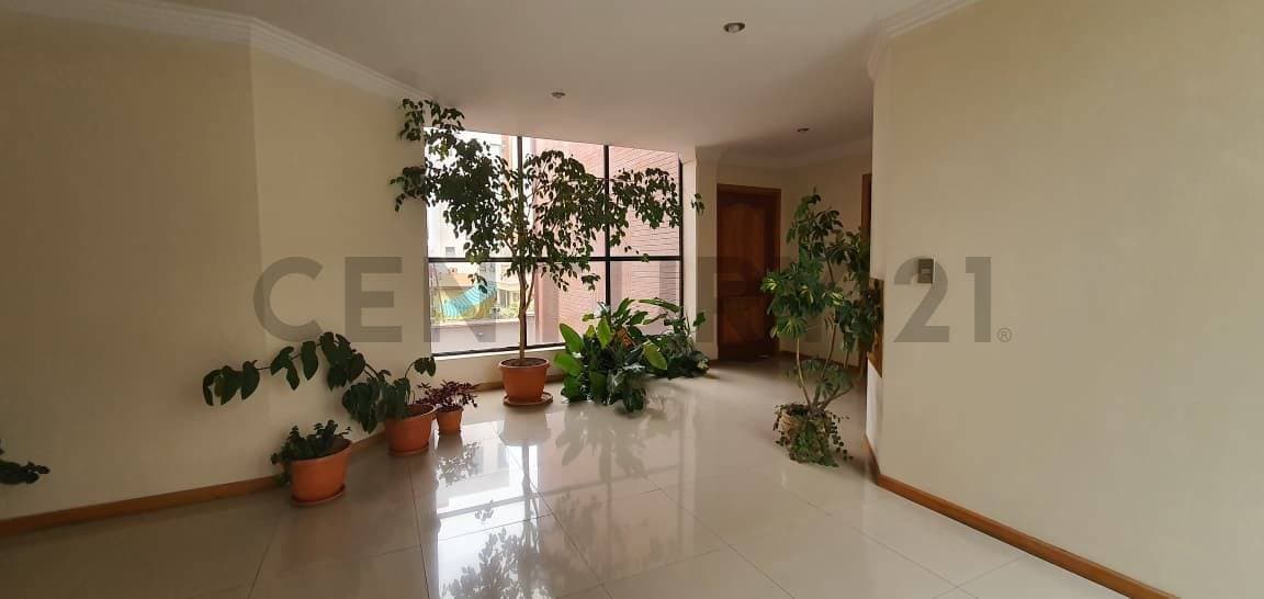 Foto de HERMOSO DEPARTAMENTO EN ALQUILER — LOS PINOS