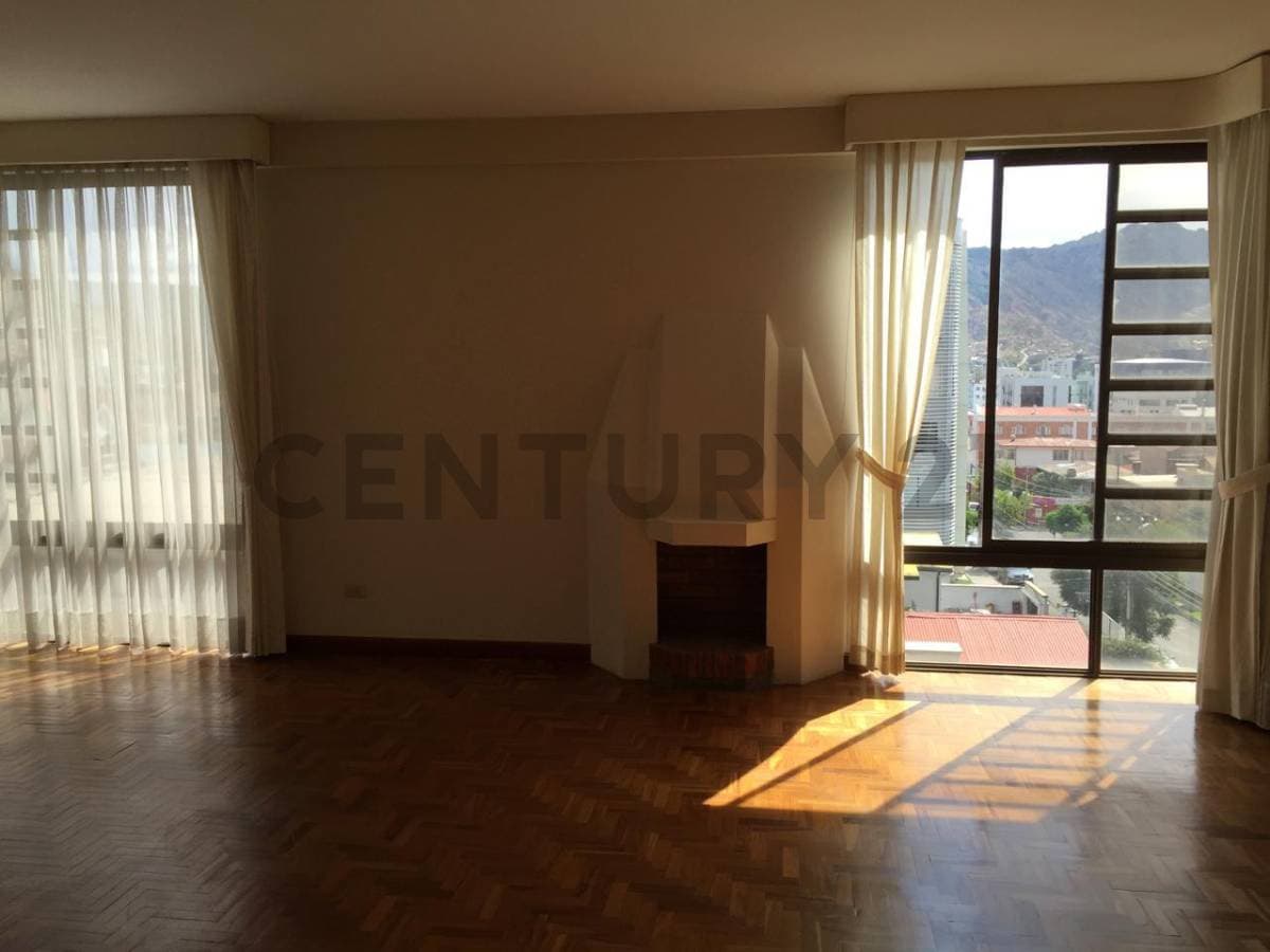 Foto de PENTHOUSE AMPLIO EN ALQUILER EN CALACOTO