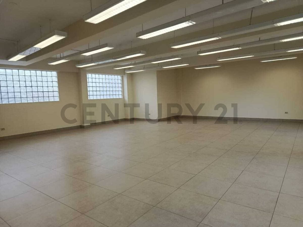 Foto de OFICINA EN ALQUILER EDIFICIO DANTE – Ubicada sobre la Av. Mariscal Santa Cruz